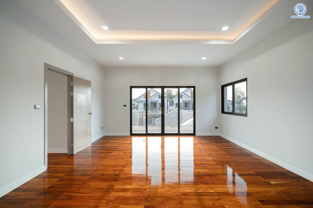 บ้านมือสองตกแต่งใหม่ โครงการ กฤษดานคร20 ปิ่นเกล้า-บรมราชชนนี บ้านหลังมุม ติดทะเลสาบ บนเนื้อที่กว้างมากถึง 238 ตร.ว. ตกแต่งด้วยวัสดุเกรดพรีเมี่ยม ฟังก์ชัน 5 ห้องนอน 6 ห้องน้ำ 1 ห้องอเนกประสงค์ 4 ที่จอดรถ พร้อมทั้งเปลี่ยนระบบไฟฟ้า สุขาภิบาล ทำเลศักยภาพ ติดถนนบรมราชชนนี ใกล้มหาวิทยาลัยมหิดล และเพียง 10 นาทีถึงเซ็นทรัล ปิ่นเกล้า